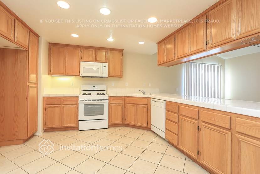 Building Photo - 44523 Galicia Dr