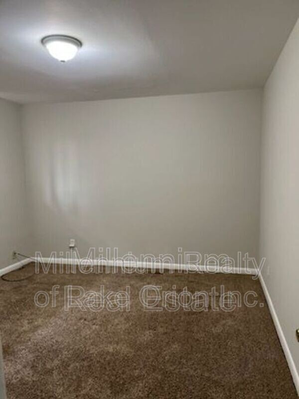 Building Photo - 13001 Albany St