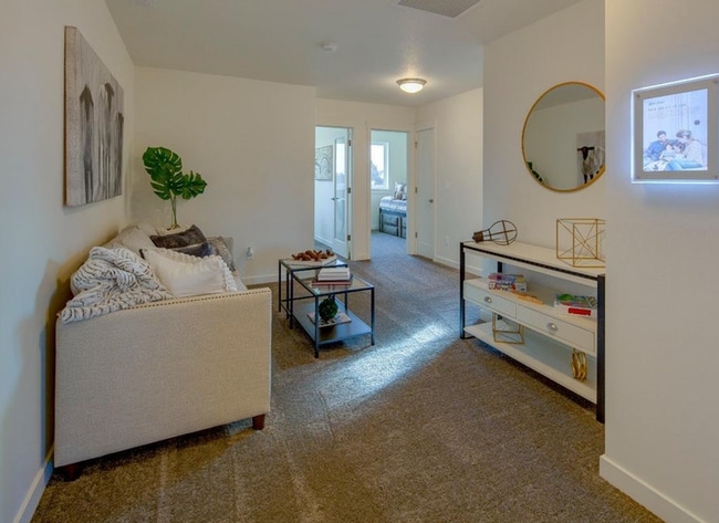 Building Photo - Cozy 3 Bed, 2.5 Bath Townhome in Prime Location!