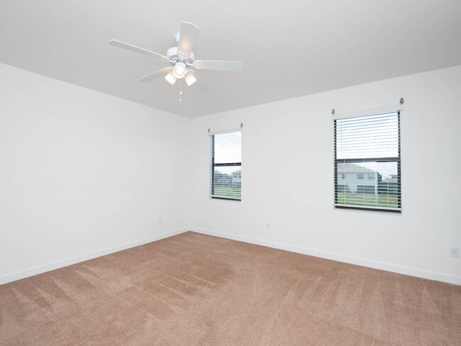 Building Photo - Newer-construction townhome in the highly desirable Lorraine Lakes
