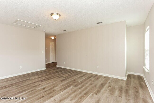 Building Photo - 497 Deercroft Ln