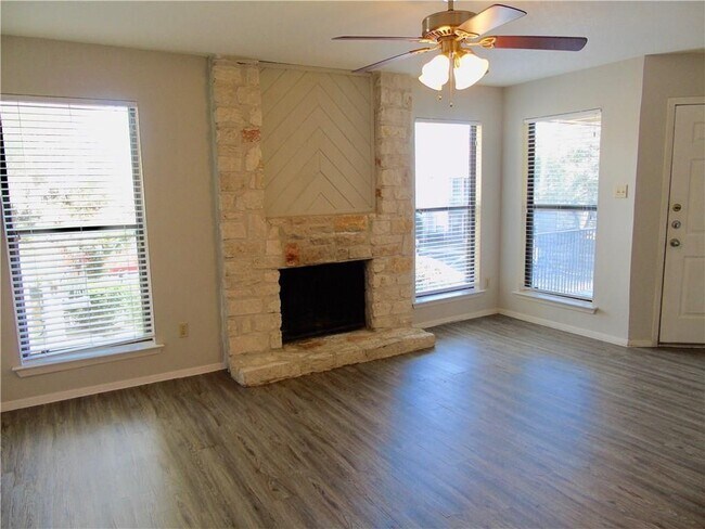 Building Photo - 10616 Mellow Meadows