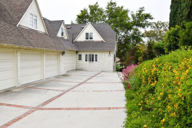 Building Photo - 8325 La Bajada Ave
