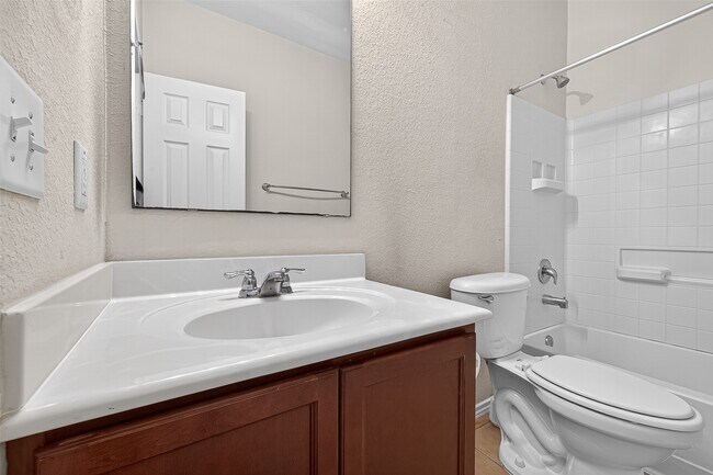 Building Photo - 1403 S Maple Dr