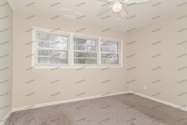 Building Photo - 245 St Regis Ln
