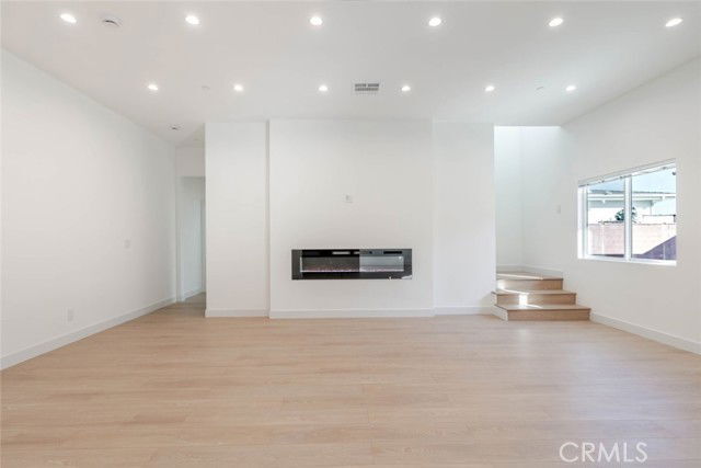 Building Photo - 6850 1/2 Ranchito Avenue, Los Angeles, CA 91405 - 3 BR 3 BA house
