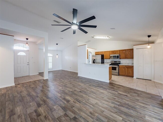 Building Photo - 14717 Redcliff Dr
