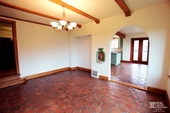 Building Photo - Timeless 4 Bedroom in West Montclair