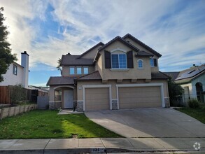 Building Photo - Spacious Pittsburg Gem: 4 Beds, 3-Car Gara...