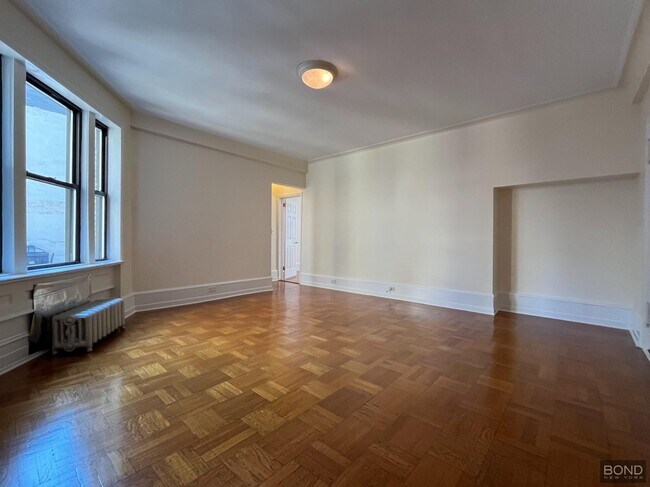 Building Photo - 55 W 55th St