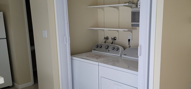 Building Photo - CONDO FOR RENT!