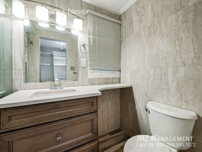 Building Photo - 3730 Eastbourne Dr