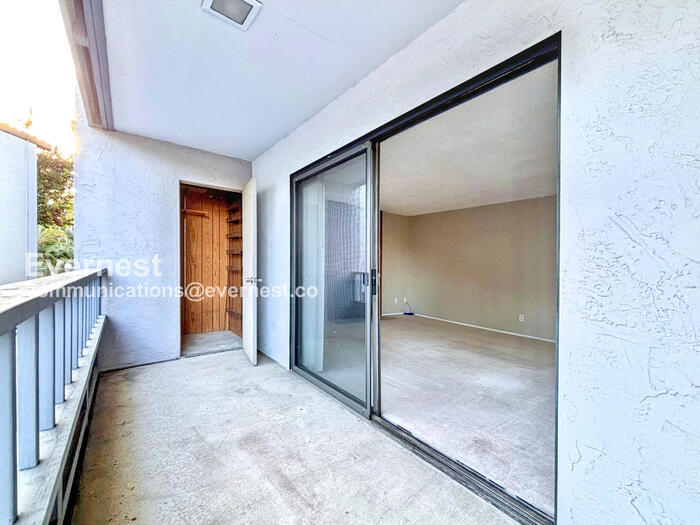 Building Photo - 3215 Midway Dr