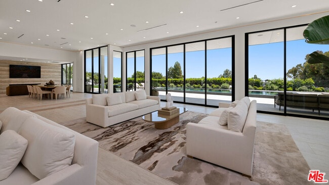 Building Photo - 365 Trousdale Pl