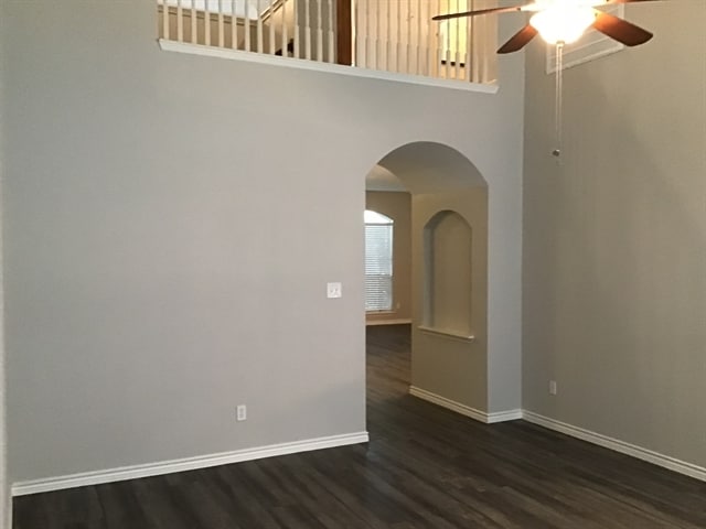 Building Photo - 10931 S Falls Terrace