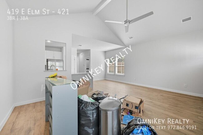 Building Photo - 419 E Elm St