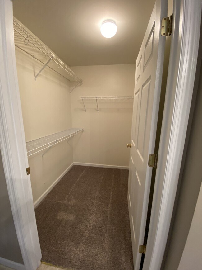 Building Photo - 6201 Spring River Dr