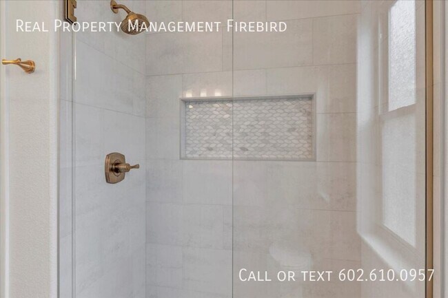 Building Photo - 4921 S Vista Pl