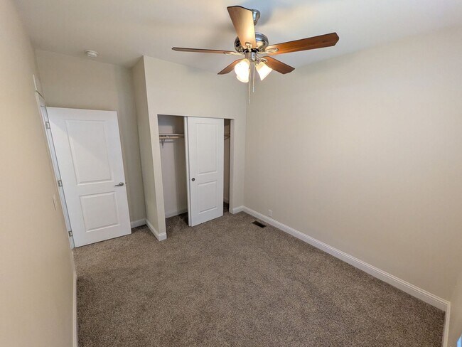 Building Photo - 6855 Equinox Ln