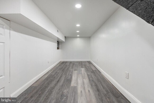 Building Photo - 2102 S Opal St