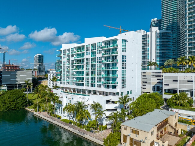 500 NE 29th St Miami, FL 33137 - Moon Bay