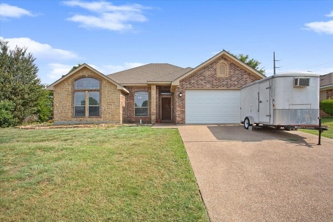 Primary Photo - 302 April Ln