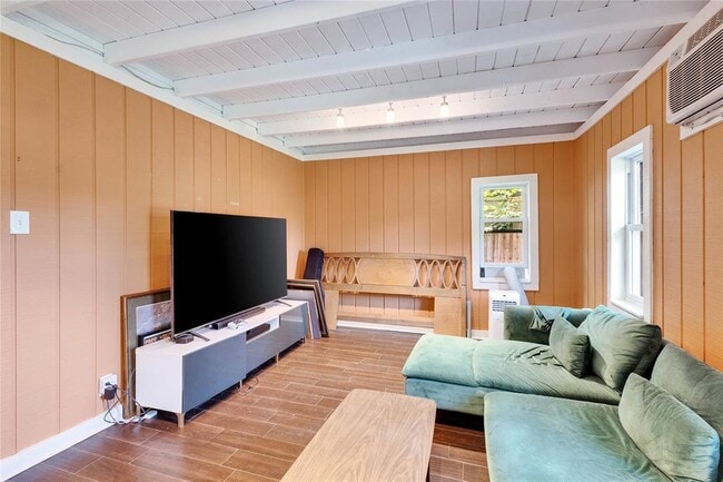 Building Photo - 908 Hermitage Dr