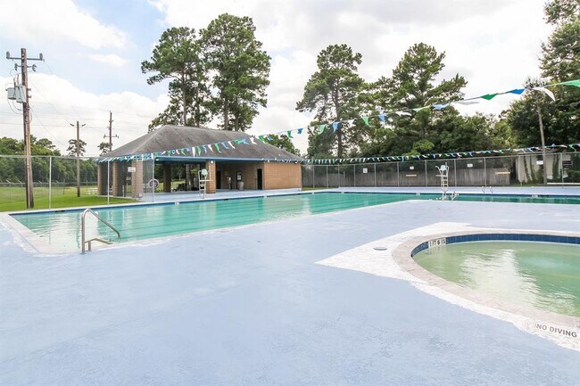 Building Photo - 2703 Wood River Rd