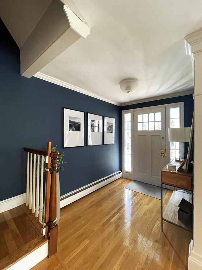 Building Photo - 36 Burroughs St