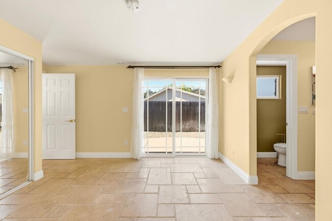 Building Photo - 1677 Sandos St