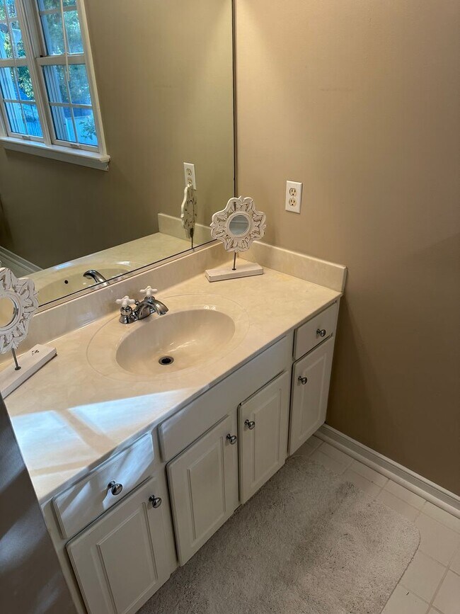 Building Photo - 3000 Sandy Bluff Pl