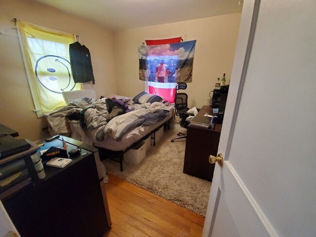 Building Photo - Aug 1st 2026/2027 Pre-leasing Close to 1.5 Blks to CSU & Old Town