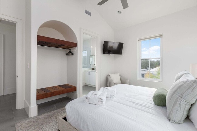 Building Photo - 218 George C Wallace Blvd