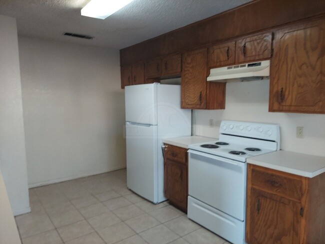 Building Photo - 1003 Eastside Dr