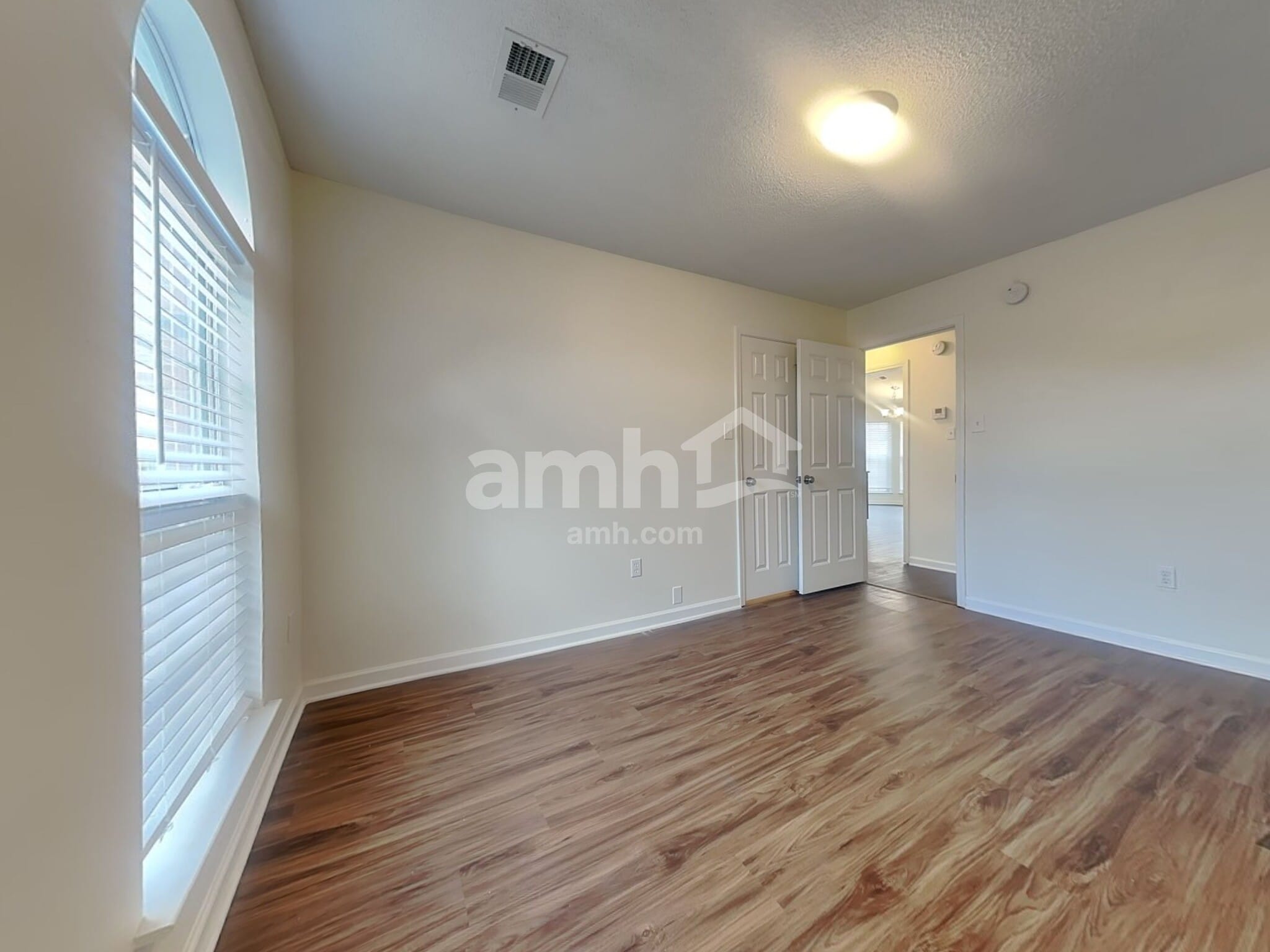 Building Photo - 2605 Hunters Pointe Dr