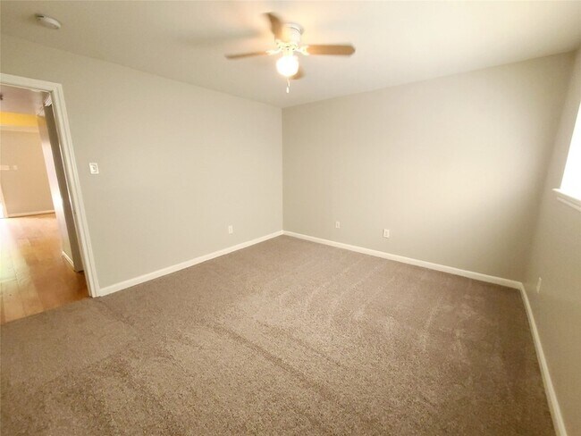 Building Photo - 4931 Junius St