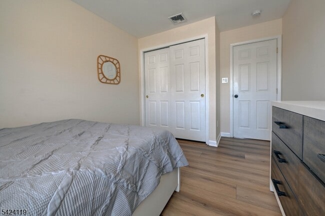 Building Photo - 31 Ashwood Ave