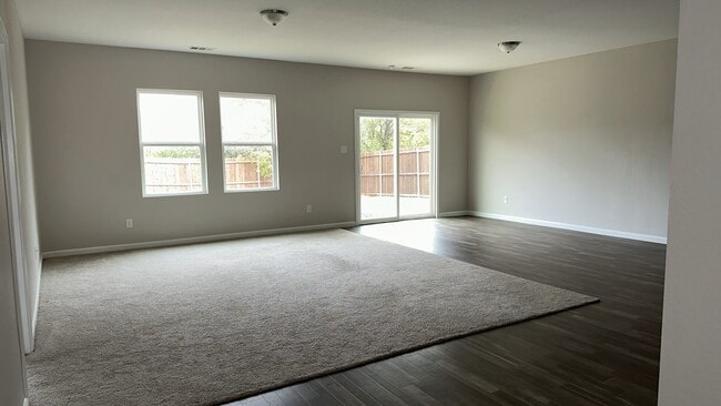 Building Photo - 421 Waterline Dr