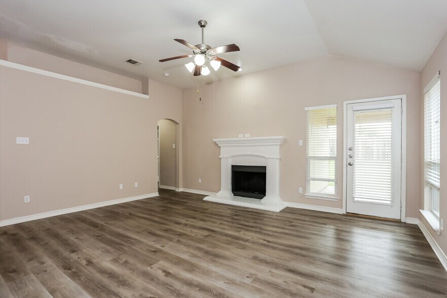 Building Photo - 129 Oriole Dr