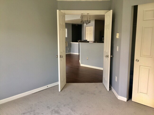 Building Photo - Gorgeous 2BD Condo in Desirable Progress Ridge Location!  High End Finishes, Great View!