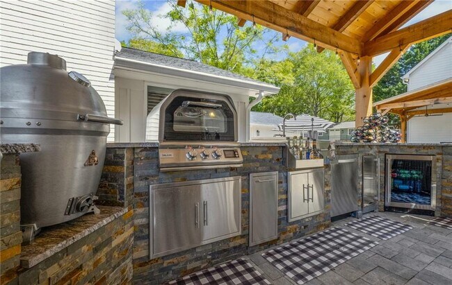 Building Photo - 8175 Main St