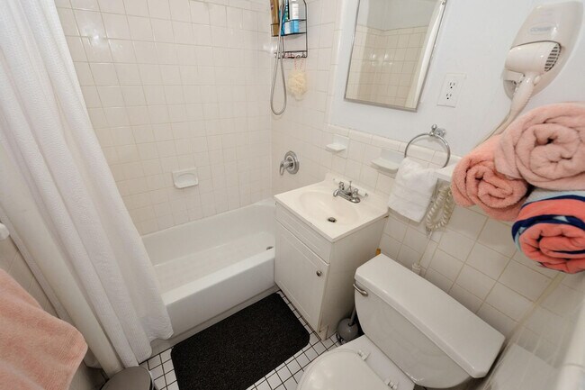 Building Photo - 120 E 40th St