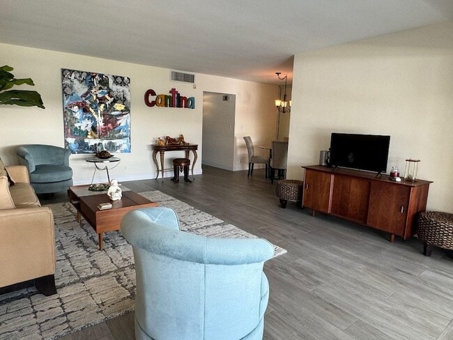 Building Photo - 3051 NE 47th Ct