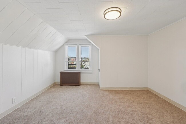 Building Photo - 153 Banta Ave