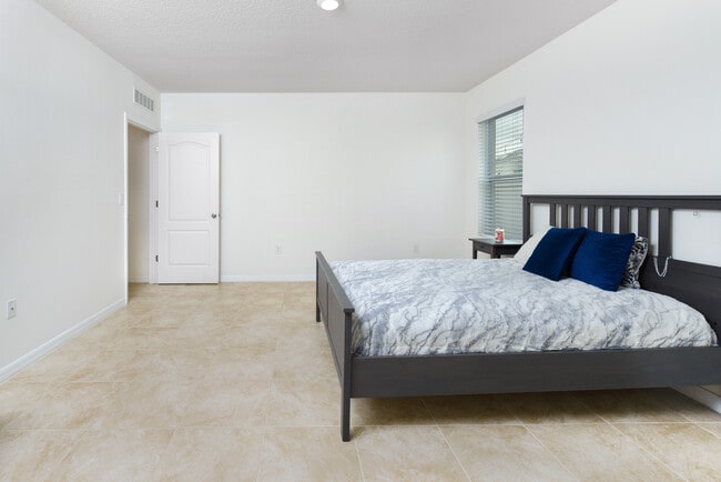 Building Photo - 1932 Red Canyon Dr