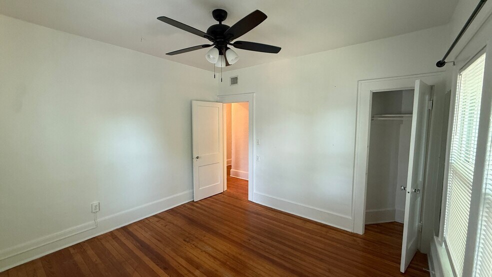 Building Photo - 715 Delaney Park Dr