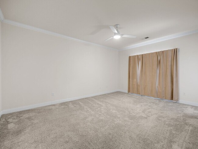 Building Photo - Spacious 4-Bedroom, 2 BA Ranch Home, 2 Car...