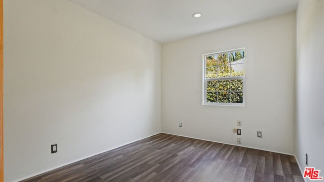 Building Photo - 13842 Hamlin St