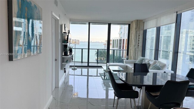 Building Photo - 460 NE 28th St