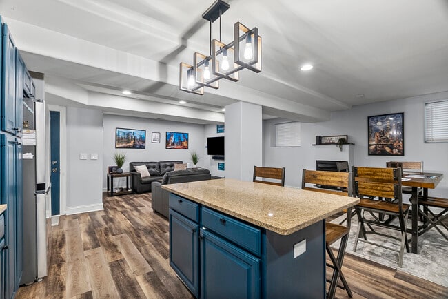 Building Photo - 5001 S King Dr